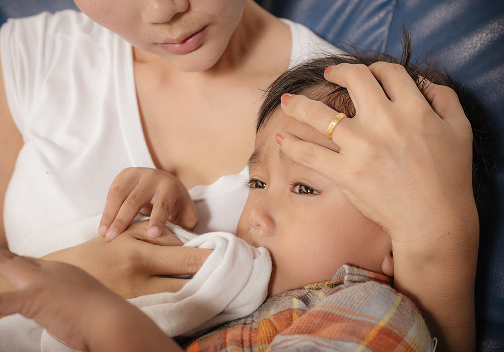 cara mengatasi muntah pada anak